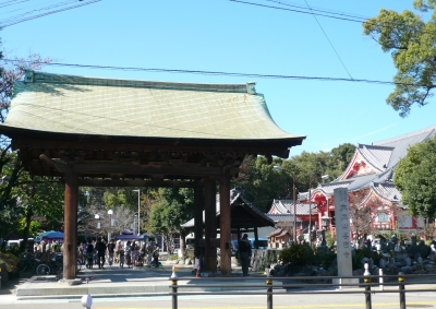 甚目寺観音てづくり朝市 東門