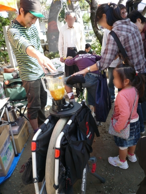 甚目寺観音てづくり朝市 自転車 子供