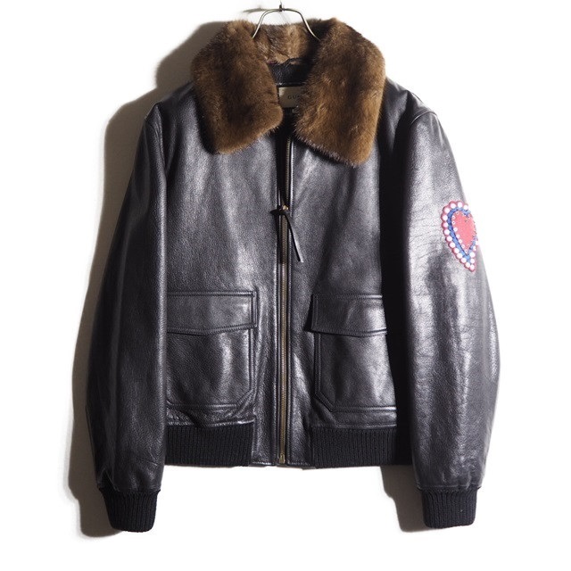 GUCCI 刺繍入りブラックレザージャケット