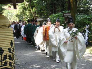 卯の日祭行列