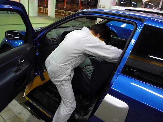 シートをはめ込みます