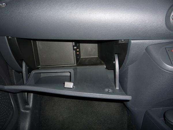 新型TWINGO グローブBOX