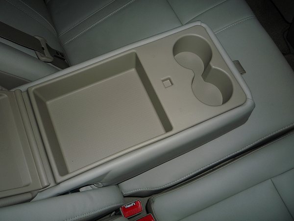 リアシートセンターコンソールボックス