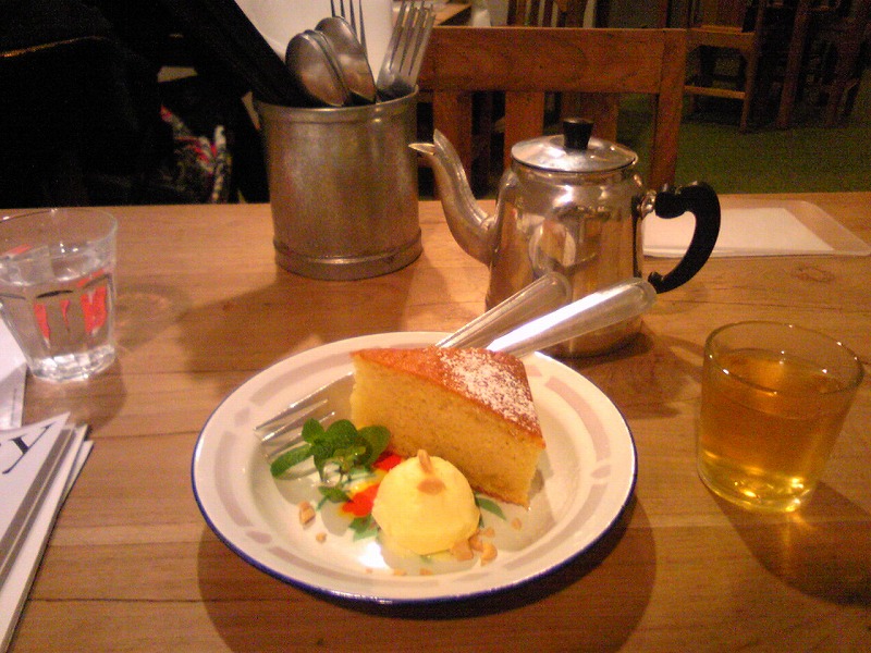 ベトナム風カフェです。