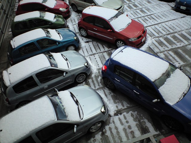 中古車展示場も雪景色でした