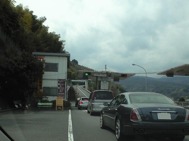 色んなクルマが!