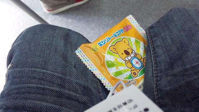 お菓子で大人しくして頂きます