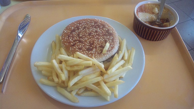 汗かいた後はボリューミーな食事!
