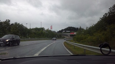 雨が降り出してました