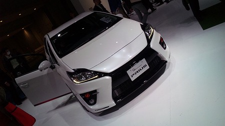 プリウスもレーシーな感じがします
