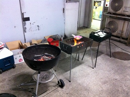 炭焼き準備してると思ったら