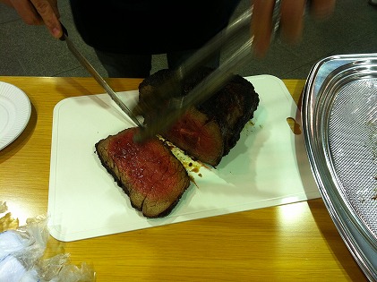 kgウン千円の肉が4kg振る舞われます