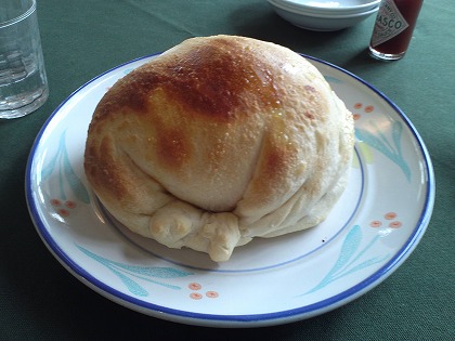 カルツォーネ(ピザの包み焼き?)