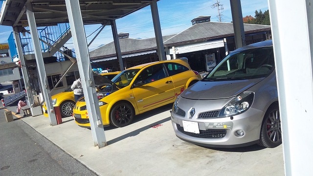 写ってる車のオーナーには皆、家族が増えちゃったりしてます!