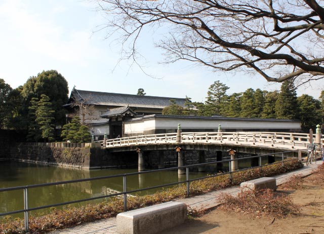 皇居2011.01.29_5671_edited-1.jpg