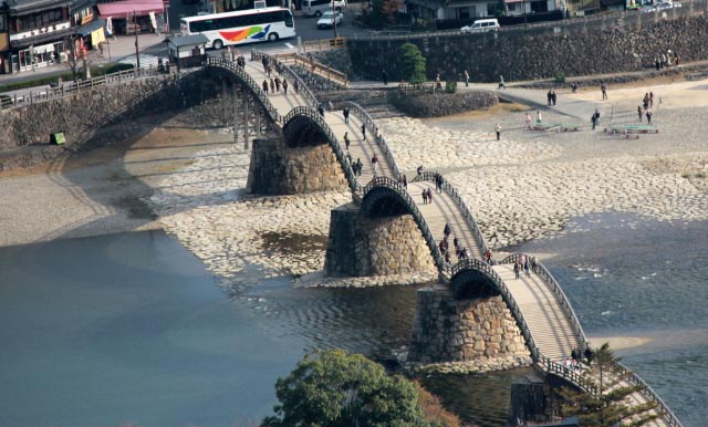 錦帯橋を山から-1.jpg