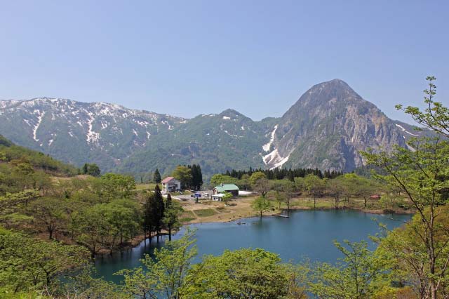 白浪の池と明星山