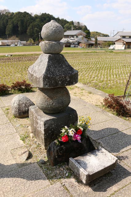 入鹿の首塚-1.jpg