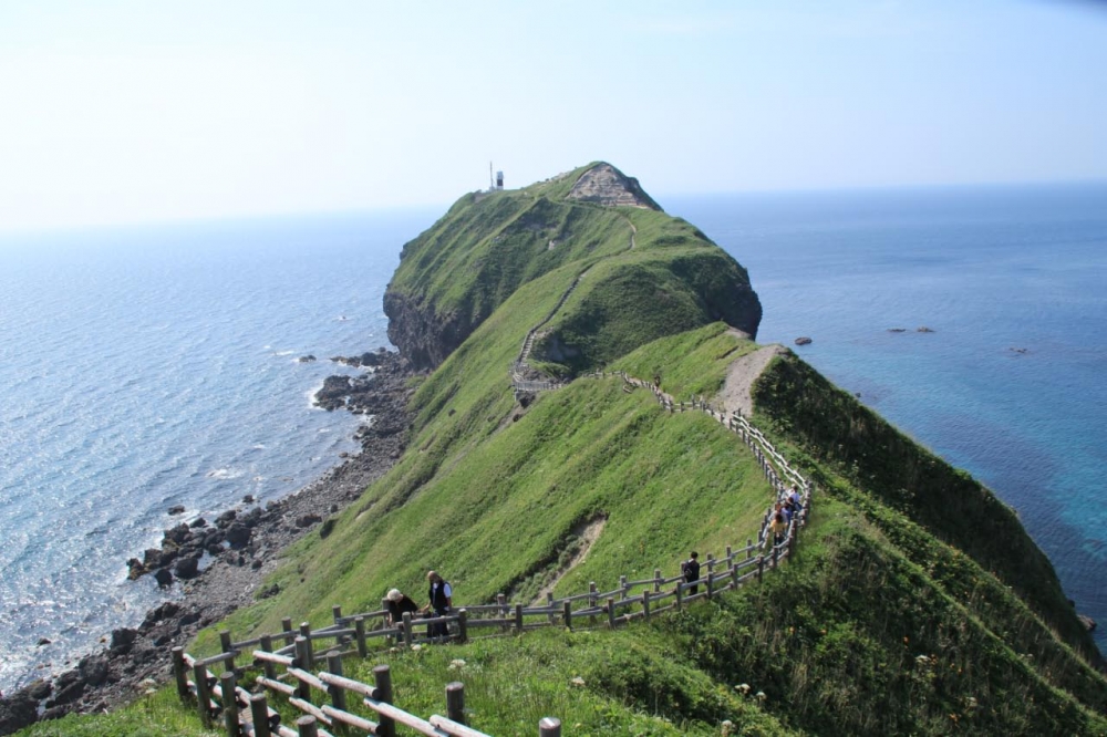 神威岬と灯台-1.jpg
