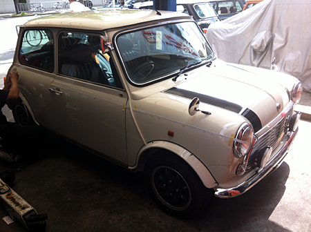 サイドストライプ サイドラインの上手く貼るポイント クラシックミニ専門店 クラシックミニデルタ Classic Mini Delta