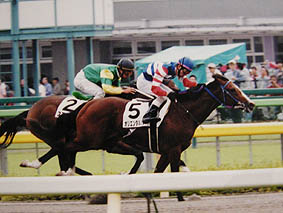 オリエンタルシチーの新馬戦。この馬も徳吉騎手の最高のパートナーでした。
