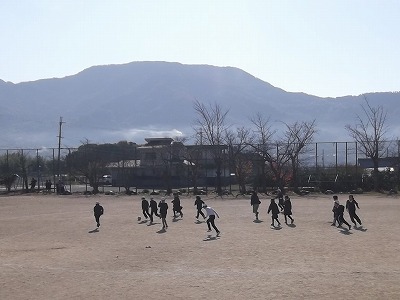 大休憩　運動場にて