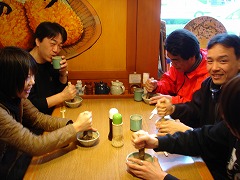 カツを食べながら作戦会議