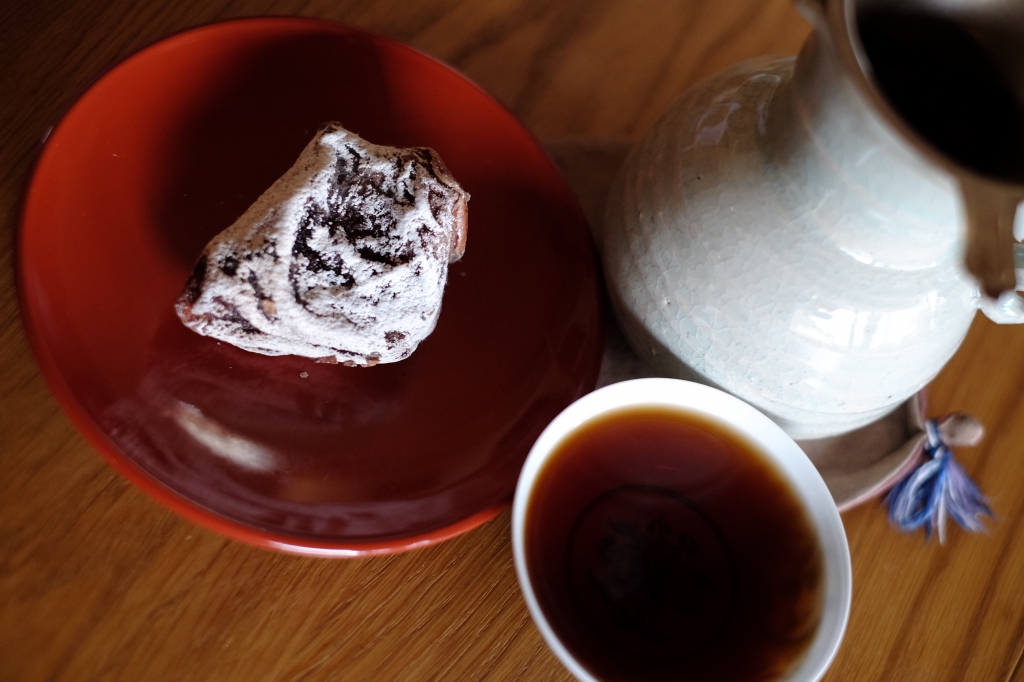 7581プーアル茶と干し柿