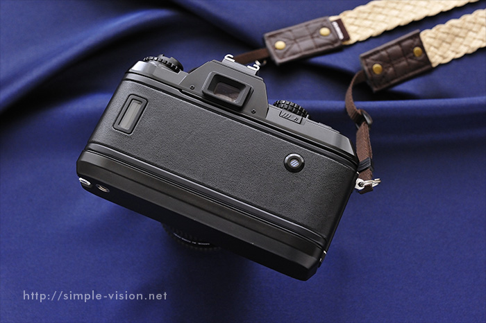 アナログ写真】35mmフィルム式一眼レフカメラ・Nikon F-501 | Simple