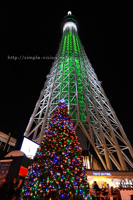 東京スカイツリー「ホワイトツリー」とクリスマスツリー