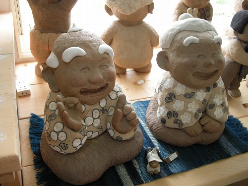 陶人形 （萩原礼子、作） 癒しの世界 | 旧車ガレージ 車楽