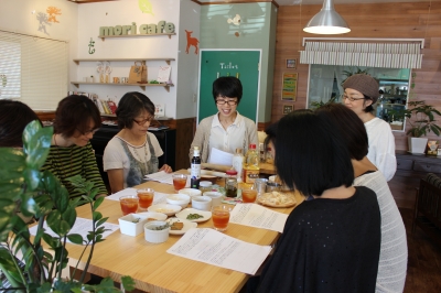 wa・ka・baさんによるスパイスオイルのワークショップ