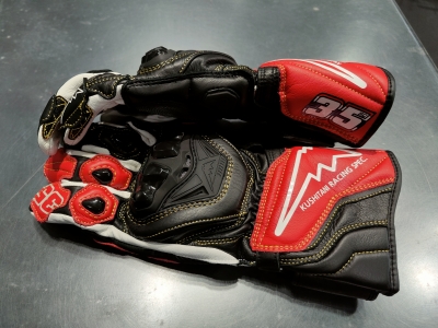 赤と黒の白のレーシンググローブ☆チャントラ選手モデル☆K