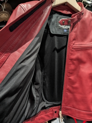 新色シングルジャケット＜ボルドー＞入荷◇：KUSHITANI 針テラス店