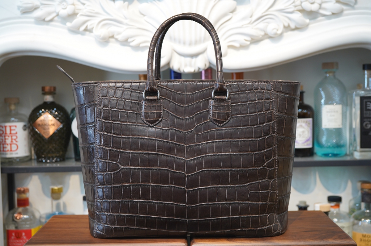 カンダミサコさんにお願いした、圧巻のナイルクロコレザーforma