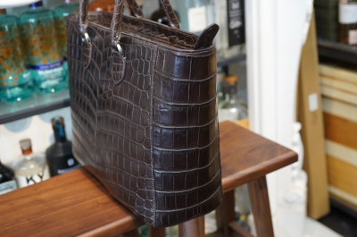 カンダミサコさんにお願いした、圧巻のナイルクロコレザーforma