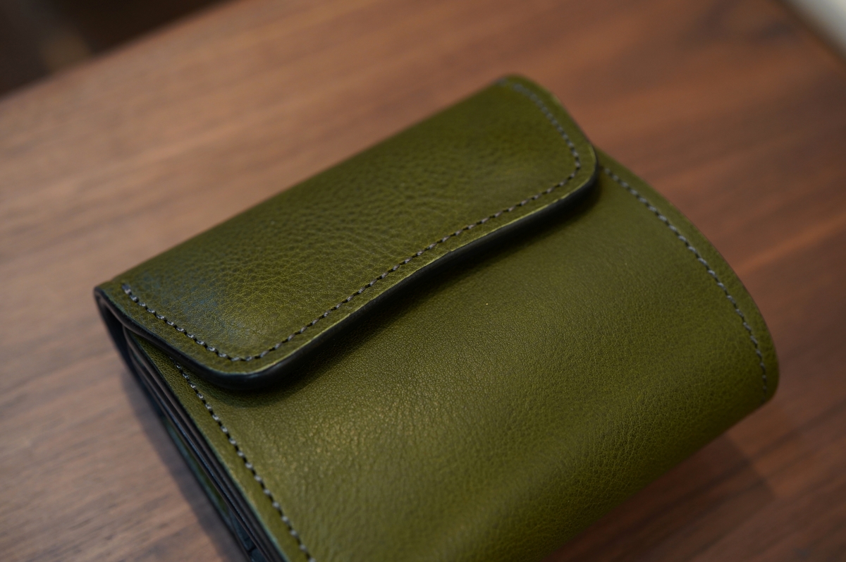 acca bottegaアッカボッテガ ギャルソン 三つ折り財布 used acca bottega（アッカボッテガ）さんからの新作、ギャルソン三つ折り