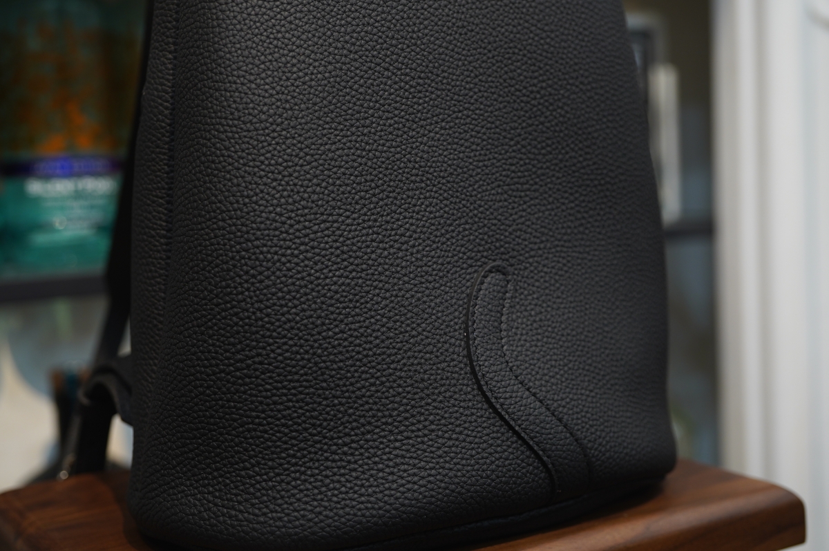 お座り猫のレザーリュック ブラック 通販生活 ル・ボナー 姉妹で