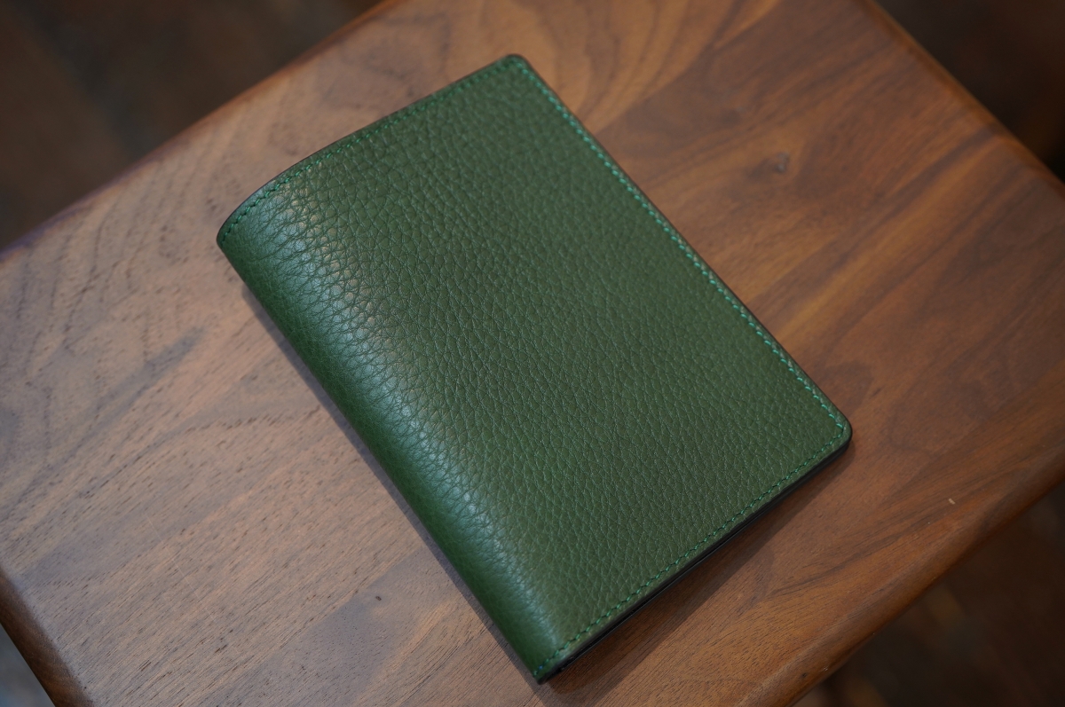 HERMES ダークグリーン　レザー パスポートケース HERMES ダークグリーンレザー パスポートケース