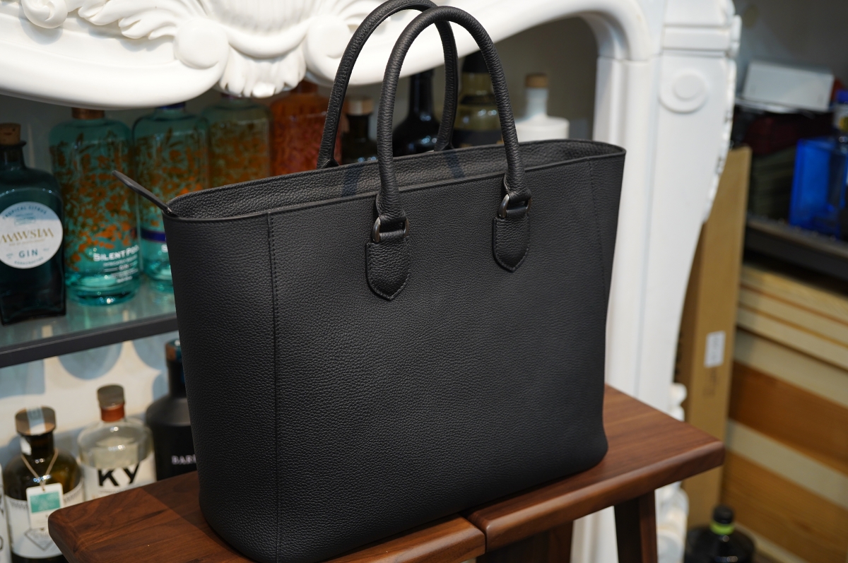 カンダミサコさんより、やっぱりこれ良いね！！なformaトートが到着