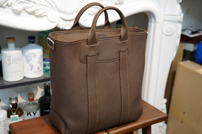 ル・ボナーさんより、パパストートが今年も2サイズで到着です