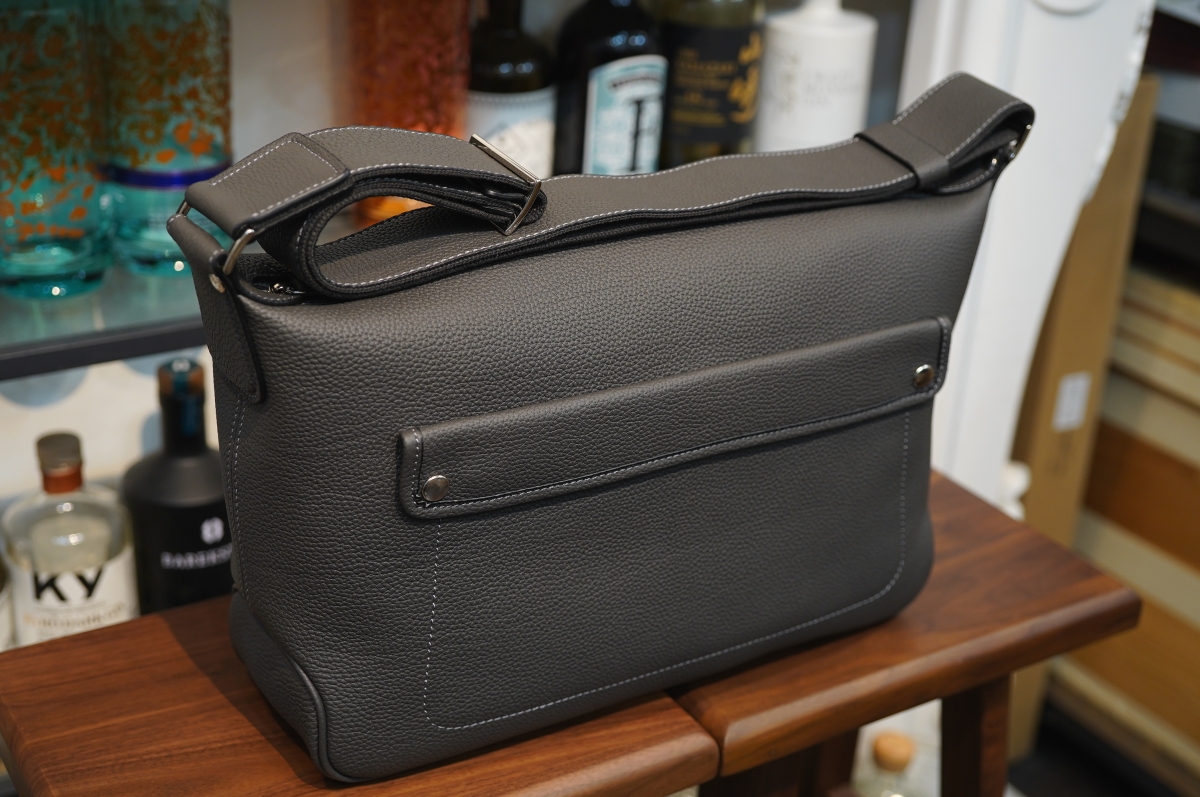 ル・ボナーさんよりパパスショルダーも入荷し、奇跡のパパス勢揃いです