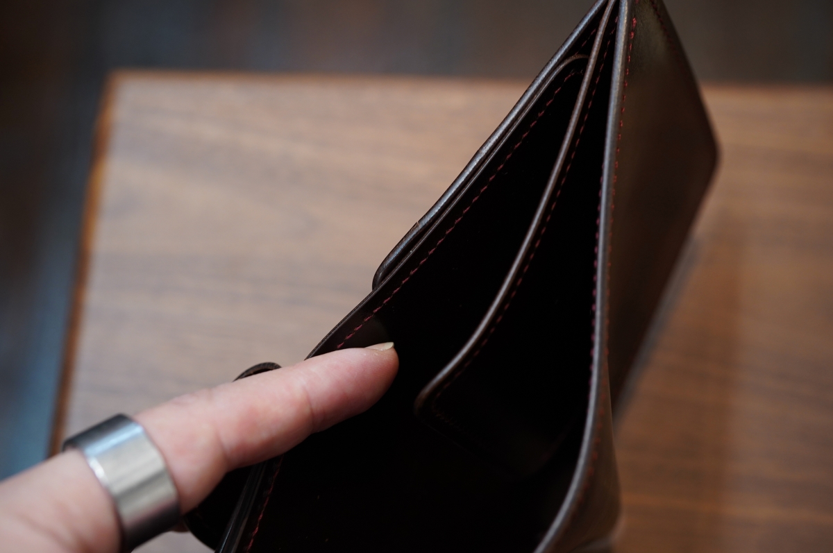 acca bottega アッカボッテガ 財布 サドルプルアップ 超美品 レア acca bottega（アッカボッテガ）さんより、サドルプルアップ二