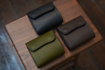 acca bottega（アッカボッテガ）さんの三つ折り財布、少し入荷したので