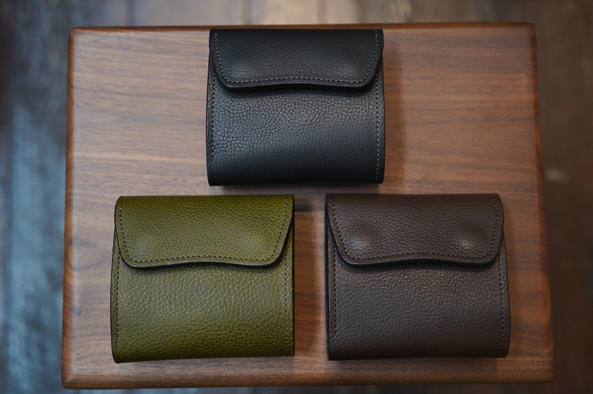 acca bottega アッカボッテガ 財布 新品未使用　タウラス 肉厚な革の塊感が美しい、acca bottega（アッカボッテガ）さんのFalce