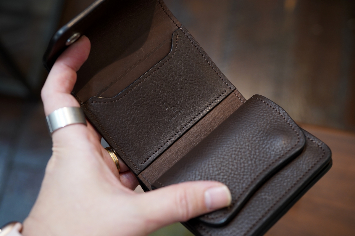 acca bottega（アッカボッテガ）さんの三つ折り財布、少し入荷したので