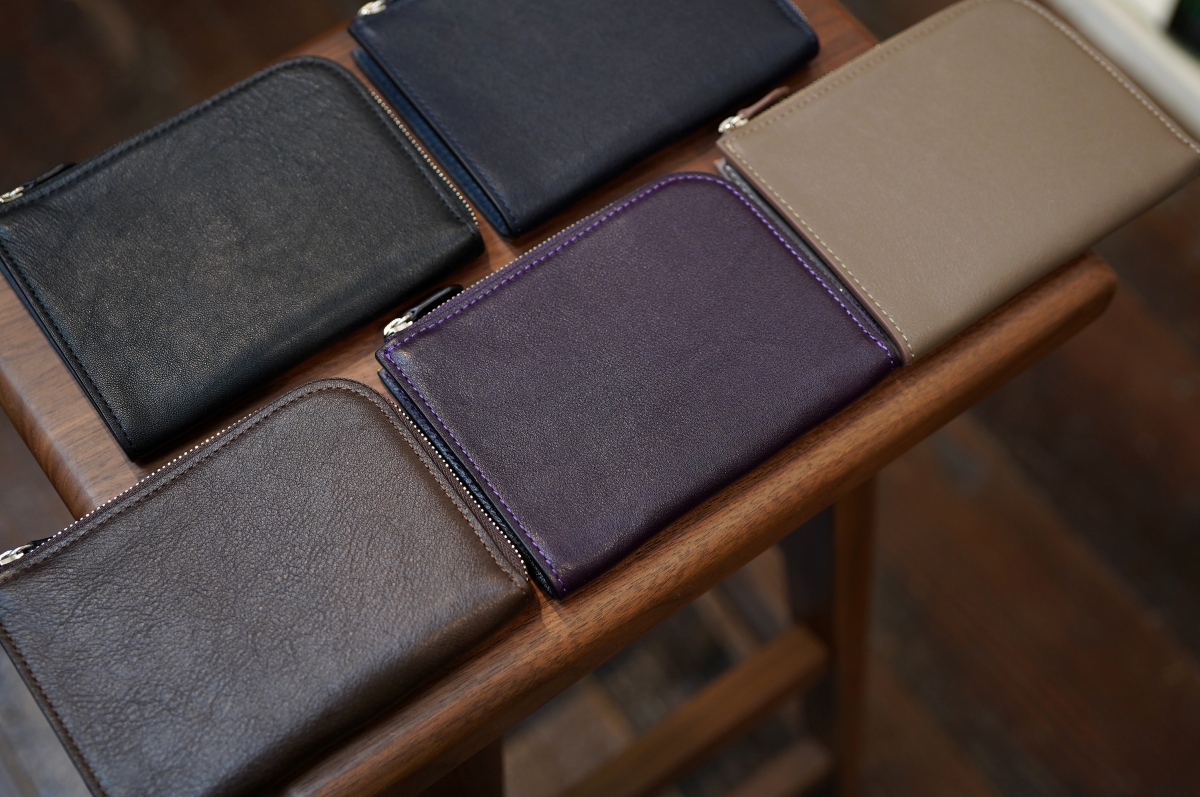 ル・ボナーさんのミニL字ファスナーウォレット、一色追加で展開です