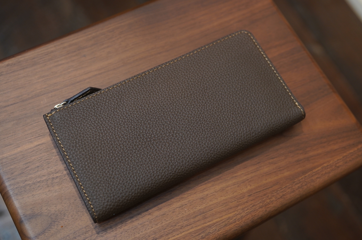 ル・ボナーさんのL字ファスナーウォレット、ロングも嬉しい仕上がり