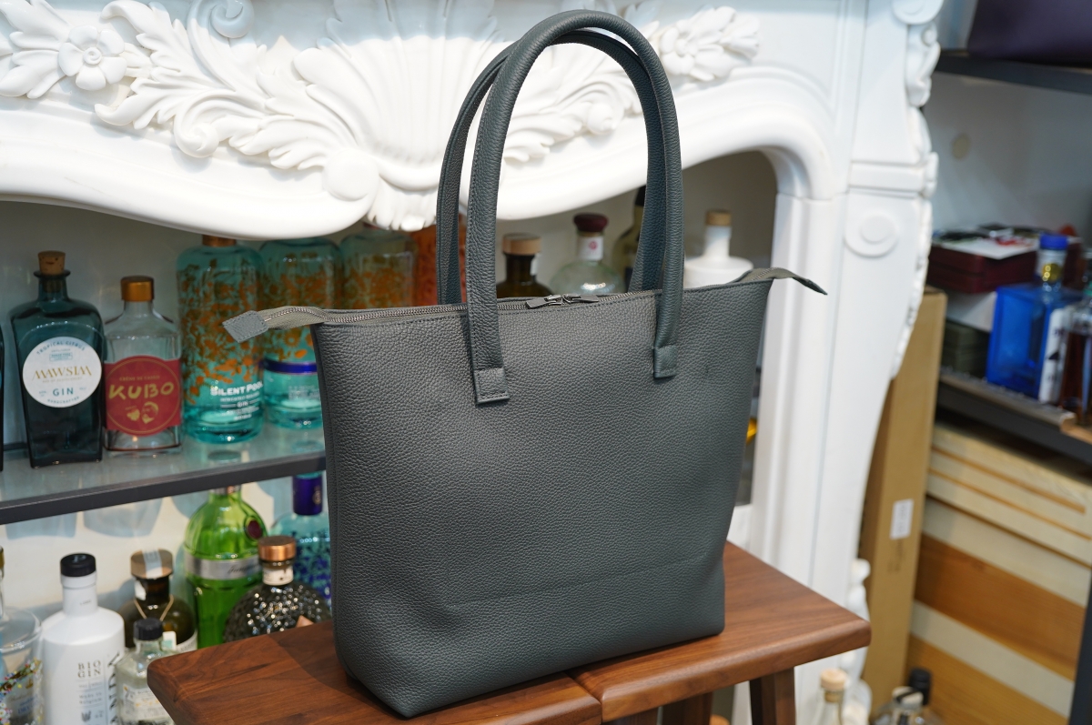 Circus of HappinessのMou-Tote、シュランケンカーフバージョンも最後