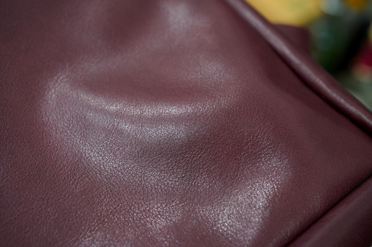 デンマークソフトカーフ、やっぱりこの革は素敵な質感で魅力的です